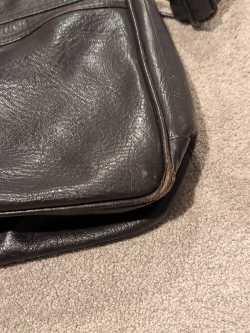 Ted Baker Classic Dark Brown Leather Messenger Bag - Picture 3 of 6